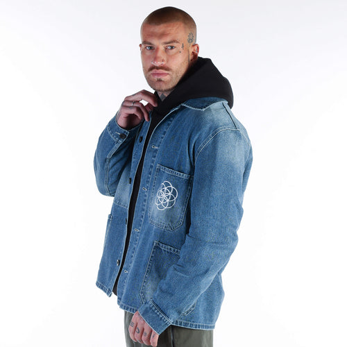 male model with tattooes wearing a 100% cotton Boxy Denim Overshirt in blue denim